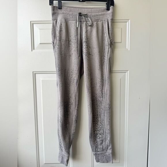 Lululemon Warm Down Jogger *7/8 Length
Thread Dye Rover Black Size 4 - Picture 5 of 12